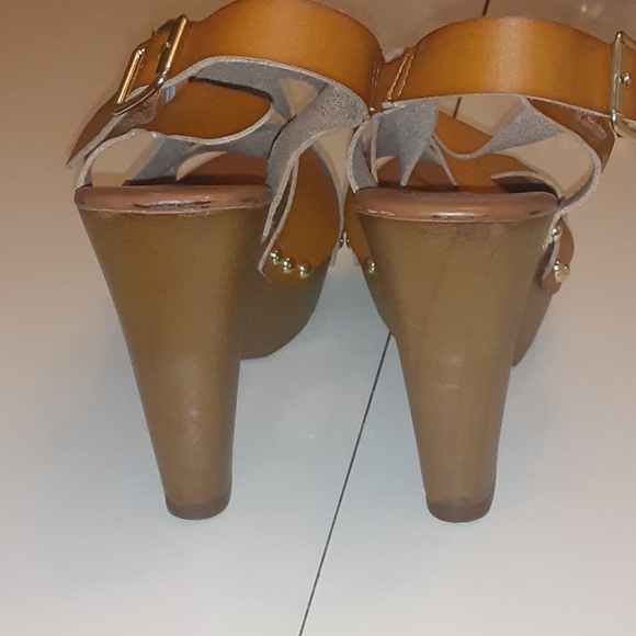 Clogs - Picture 2 of 3